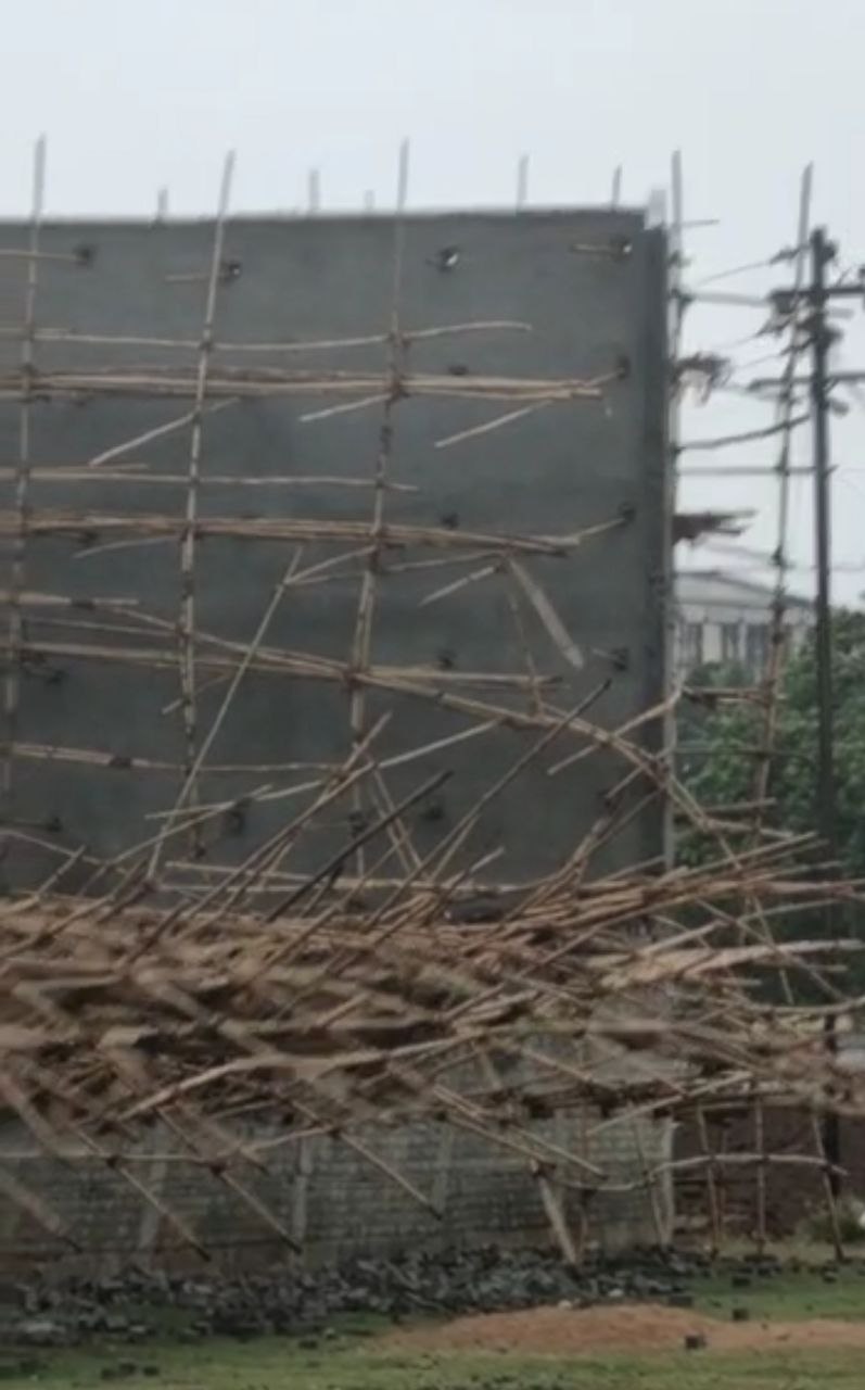 Bhilai बेमौसम की बारिश से ही ढह गई इंडोर स्टेडियम की दीवार