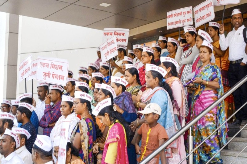 maharashtra_government_employees_strike.jpg