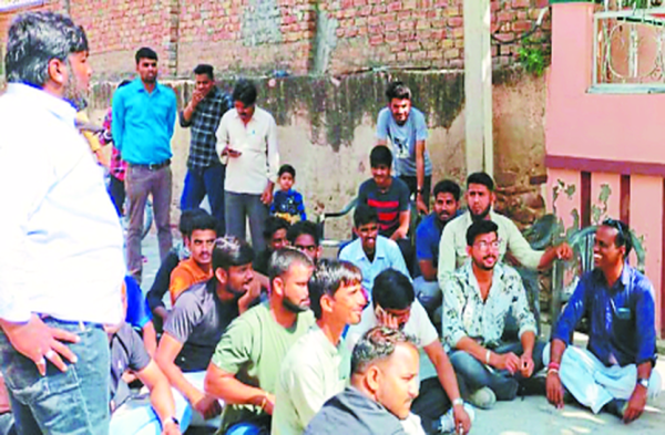 Patrika photo gallery:-  सुजानगढ़ बंद, लोगों ने किया चक्काजाम, इस्तीफों का दौर जारी