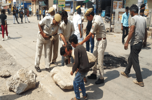 Patrika photo gallery:-  सुजानगढ़ बंद, लोगों ने किया चक्काजाम, इस्तीफों का दौर जारी