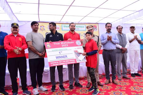 थार महोत्सव की मैराथन में दौड़े युवा