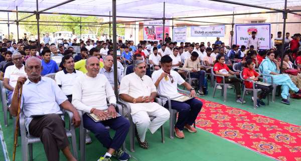 थार महोत्सव की मैराथन में दौड़े युवा