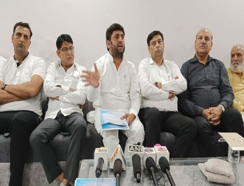 जिले की बारी आई तो मैं जीती बाजी हार गयाभिवाड़ी को जिला घोषित नहीं होने पर प्रेसवार्ता में बोले विधायक