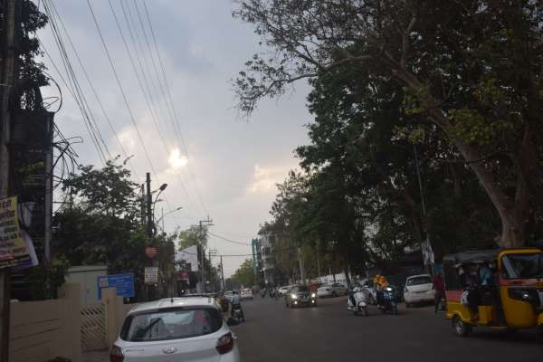 गर्मी मे बारिश 