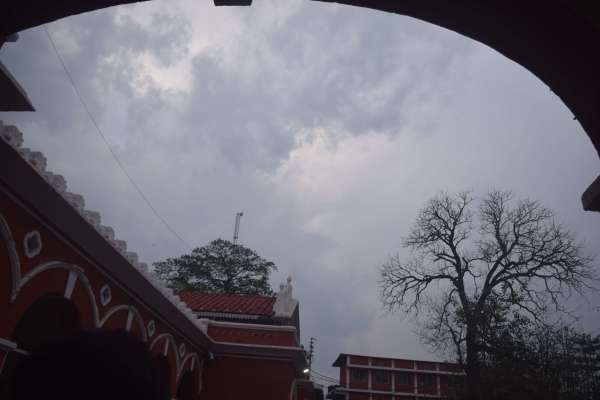 गर्मी मे बारिश  