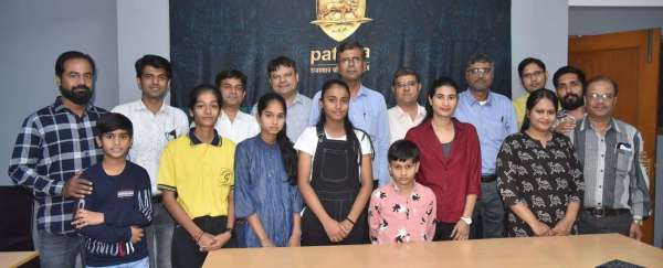 पत्रिकायण में बेटियों ने विभिन्न प्रतियोगिताओं में लिया भाग