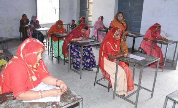 साक्षर होने की ललक ऐसी कि परीक्षा में लक्ष्य से 2114 अधिक लोग बैठे