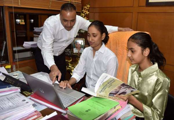 यशिका दाधीच, अक्षिता दाधीच