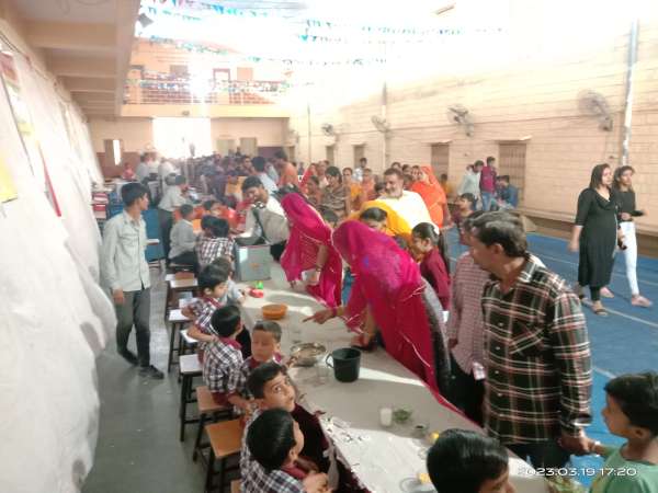 आकर्षण का केन्द्र रही झांकियां