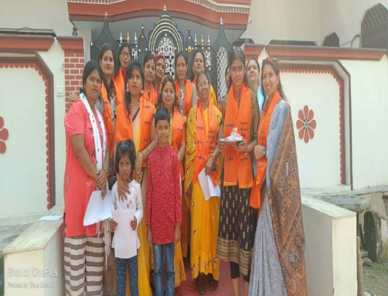 दीप प्रज्जवलन और मंगलगीत गाकर मनाया नव वर्ष का उल्लास