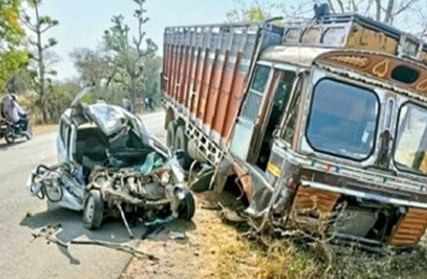 car hit by truck one died in jhunjhunu