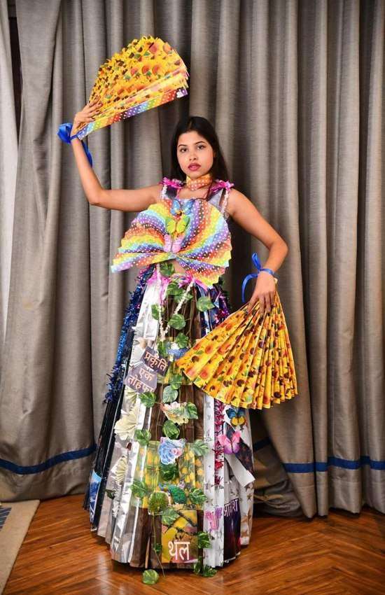 ब्यूटी एंड फैशन कॉम्पिटिशन के ग्रैंड फिनाले में मॉडल