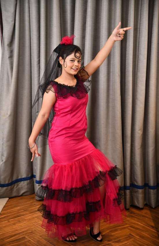 ब्यूटी एंड फैशन कॉम्पिटिशन के ग्रैंड फिनाले में मॉडल