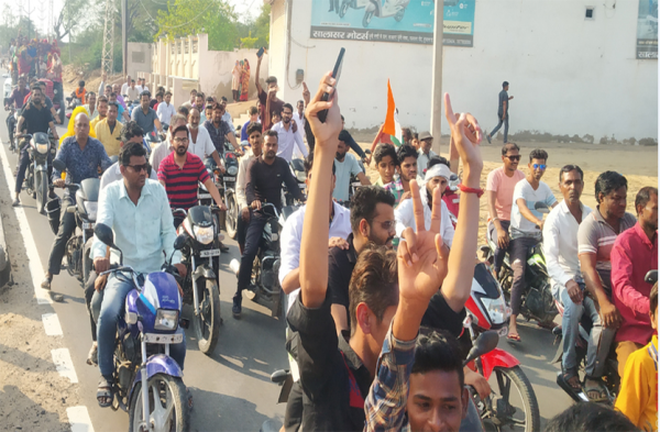 Patrika Photo Gallery: धरना स्थल पर बढ़ रही भीड़, दवा की दुकानें भी बंद, पुलिस ने लहराई लाठियां