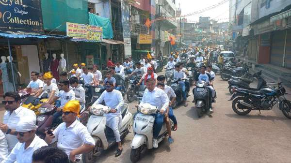 आयो लाल झूले लाल के जयकारे लगाते हुए निकली सिंधी समाज की वाहन रैली