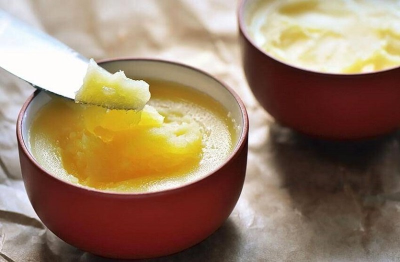 दूध महंगा, फिर भी देसी घी हुआ सस्ता, एक माह में 400 रुपए तक गिरे दाम