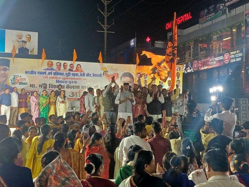 प्रभात चौराहे पर लहराया भगवा ध्वज