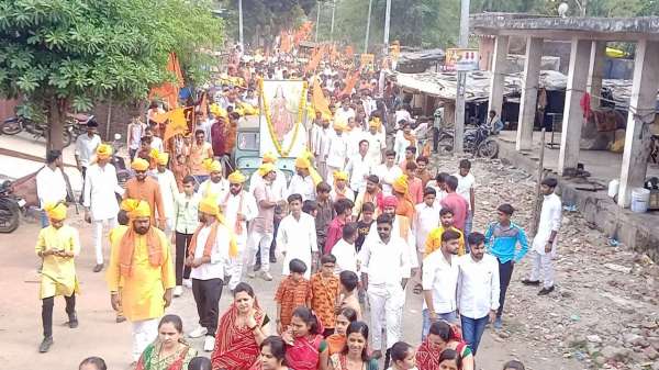 घाटोल में निकाली गई शोभायात्रा।