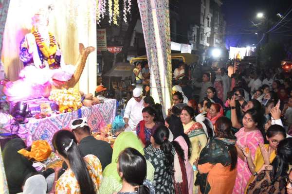 झूलेलाल जयंती पर सिंधी समाज का निकला जुलूस में आकर्षण का केन्द्र रही झांकी