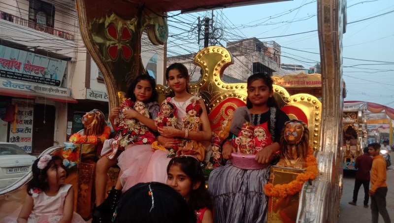 नगर में पहली बार निकाली गई गणगौर शोभायात्रा