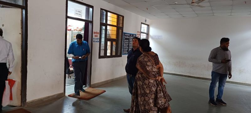 दिल्ली व जयपुर मार्ग पर बसता जा रहा नया शहर पर रास्ते सुगम नहीं