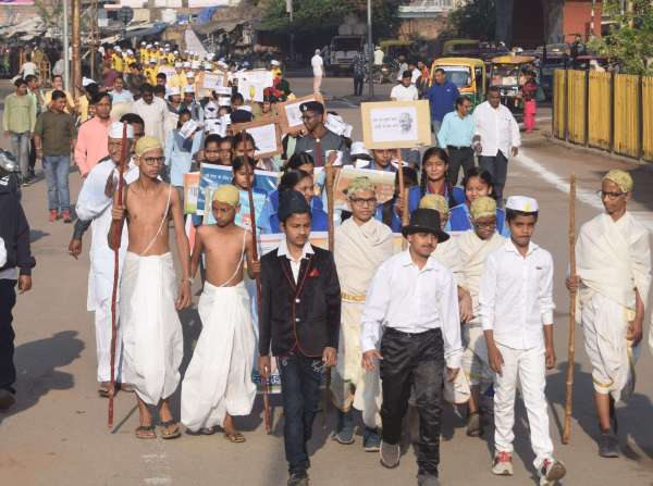 Non-violence march taken out on Sacrifice Day, all religion prayer meeting held..... see photos