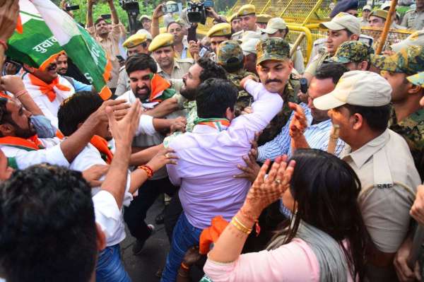 Youth Congress protests outside BJP headquarters over removal of Rahul Gandhi's Lok Sabha membership