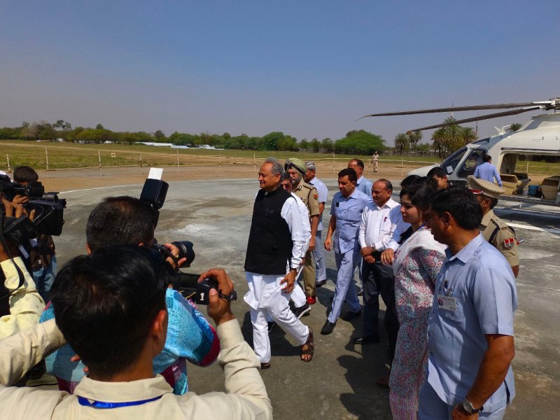 मुख्यमंत्री ने वनस्थली में अधिकारियों के साथ चाय पर की चर्चा