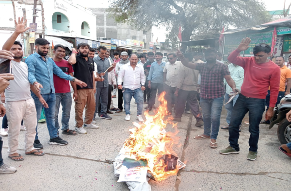 Patrika Photo Gallery: आन्दोलनकारियों से प्रशासन की वार्ता विफल, बाजार खुले, लेकिन रास्ते अब भी जाम