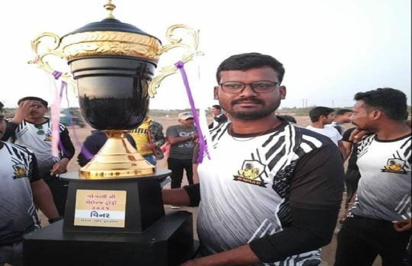 Gujarat: क्रिकेट खेलने के दौरान हार्ट अटैक से एक और युवक की मौत