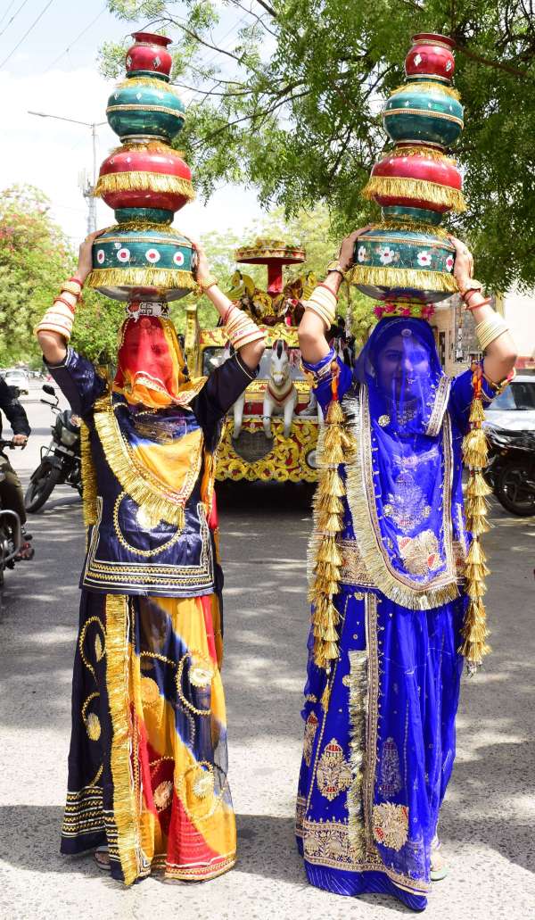 अद्भुत...चांद सितारे को लेकर देखने आया गणगौर