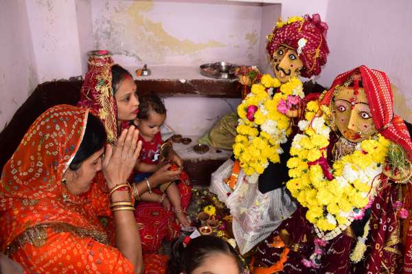 अद्भुत...चांद सितारे को लेकर देखने आया गणगौर