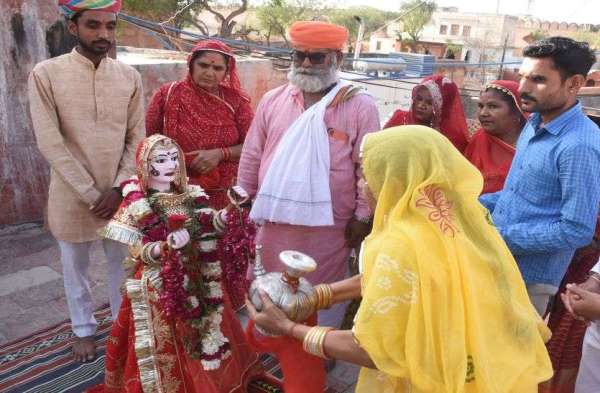 जूनागढ़ परिसर में ही हुई पानी पिलाने की रस्म