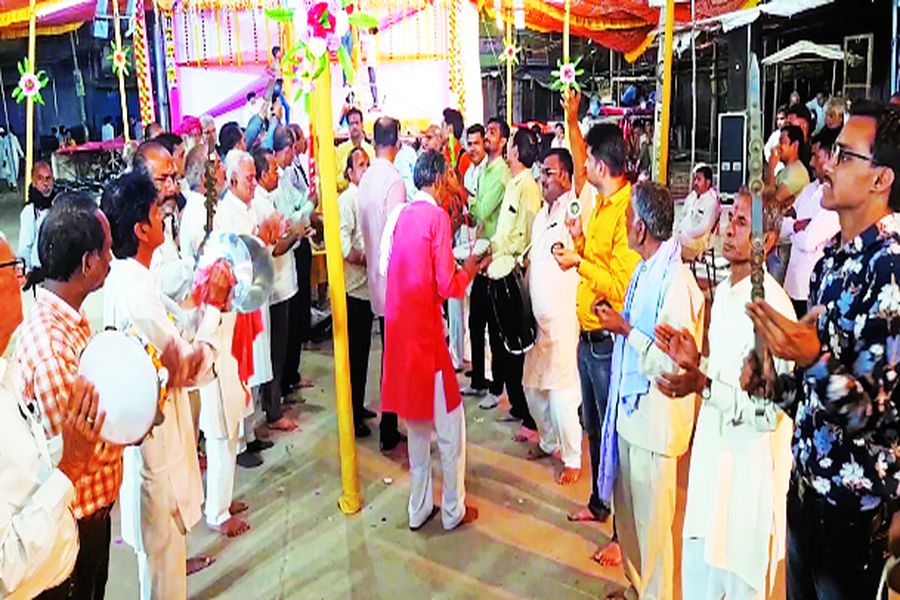 हेला संगीत दंगल का आगाज: वाद्य यंत्रों की धुनों व गीतों के साथ मां भवानी की आराधना