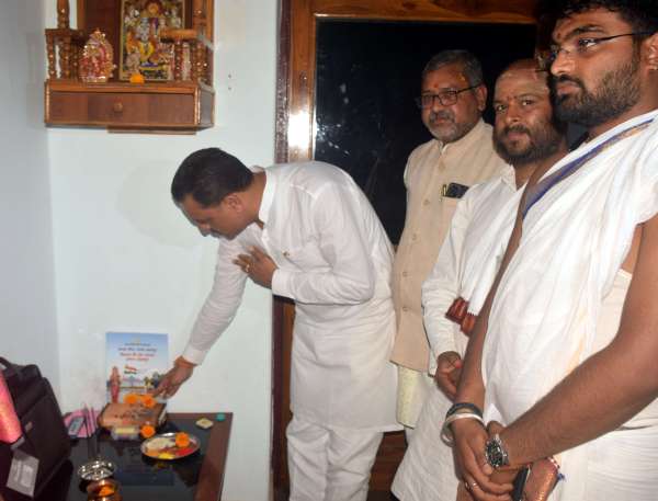 पूजन के बाद बजट पेश  