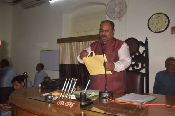 पूजन के बाद बजट पेश  