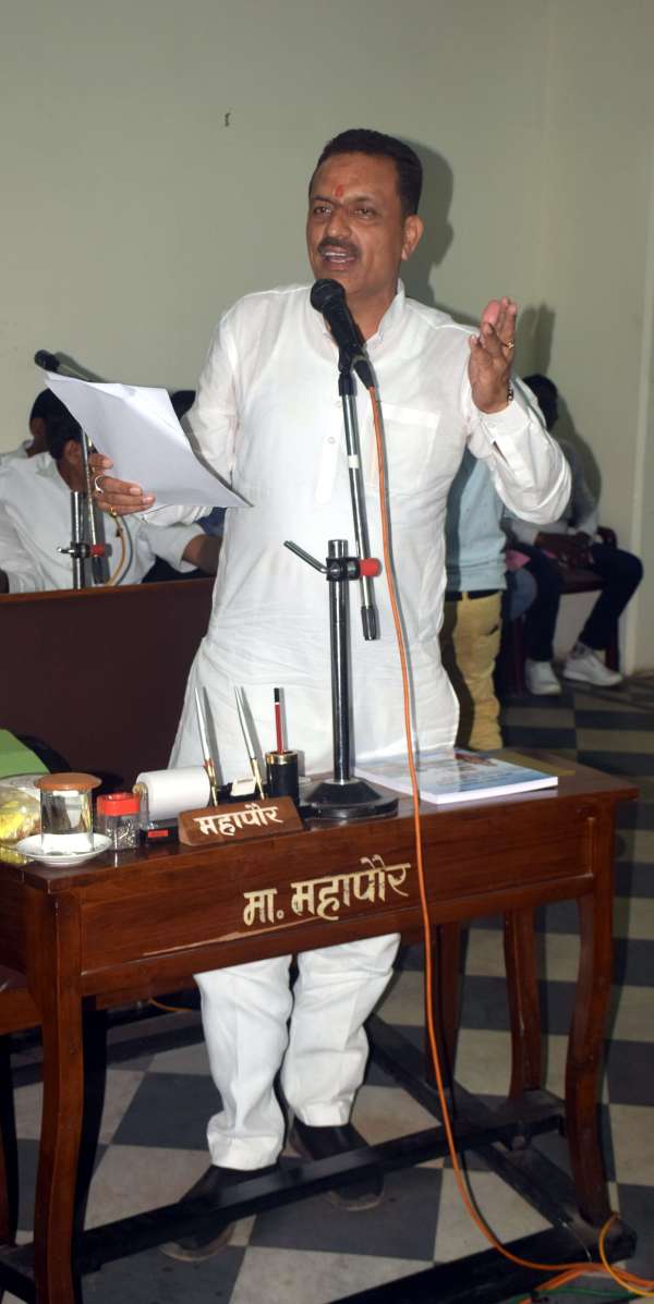 पूजन के बाद बजट पेश 