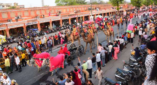 Old Gangaur's ride came out with royal lavajme