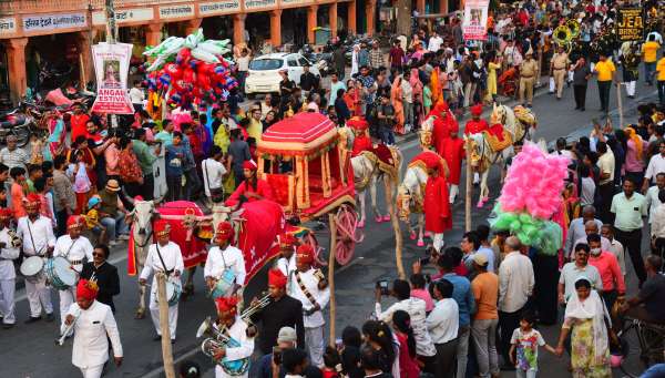 Old Gangaur's ride came out with royal lavajme