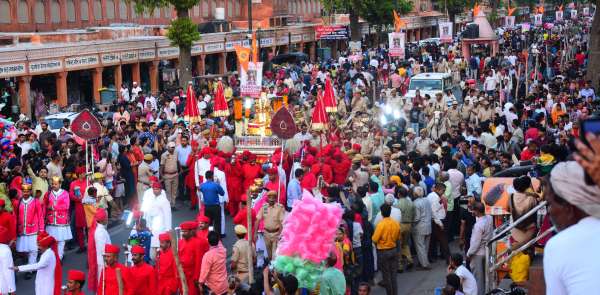 Old Gangaur's ride came out with royal lavajme
