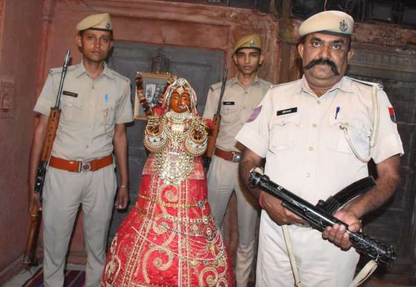 सुरक्षा के कड़े पहरे में रहती है चांदमल ढड्ढा की गणगौर, देखें फोटो