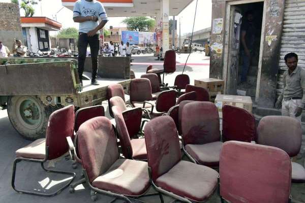 6 महीने से आरओबी निर्माण में रोड़ा बनी दुकान 3 घंटे में जमींदोज