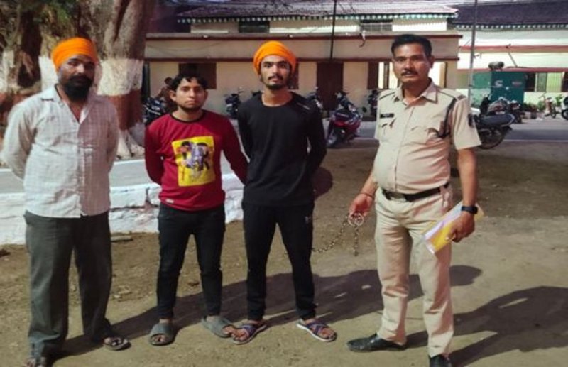 बाप-बेटे ने मिलकर की सूने मकान में नकदी और जेवर की चोरी