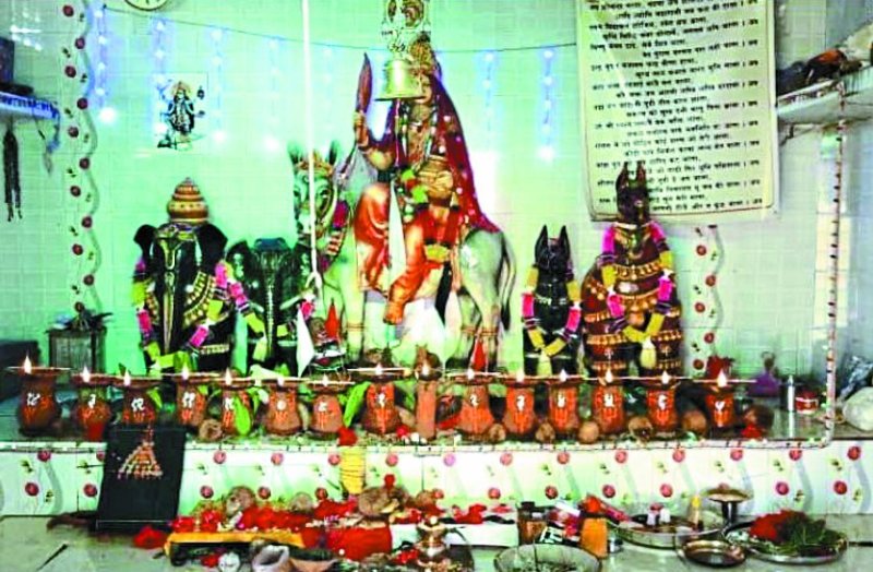 लगाया खीर-पूड़ी का भोग