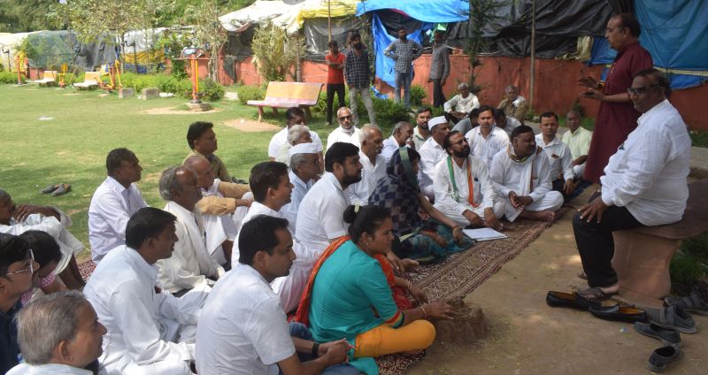 BJP is plotting, Rahul Gandhi is the voice of poor, laborers and farmers: Bohra