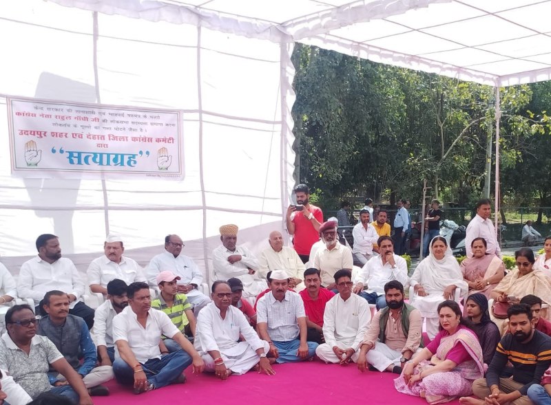 कांग्रेस ने किया सत्याग्रह: राहुल की संसद सदस्यता रद्द होने के बाद शांतिपूर्ण विरोध