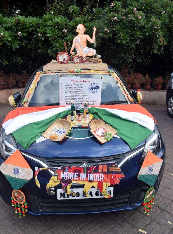 कार रैली से दिया सॅदेश  