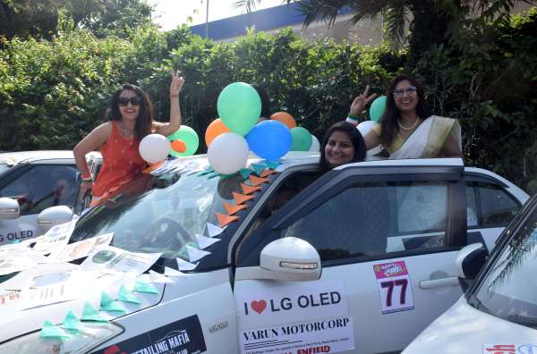 कार रैली से दिया सॅदेश  