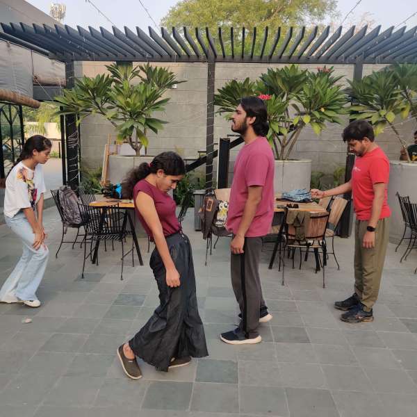 'एक्शन रिएक्शन' में कलाकारों मिली कैमरा फेस करने की ट्रेनिंग