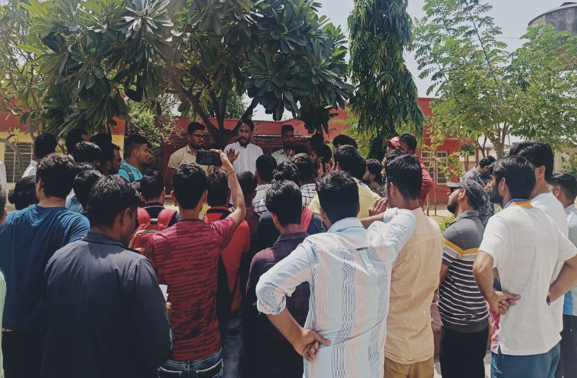 राजस्थान कर्मचारी चयन बोर्ड पर बेरोजगारों का प्रदर्शन, उठाई कई मांगें